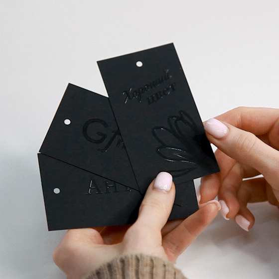 Печать бирок на чёрном картоне Печать бирок на чёрном картоне