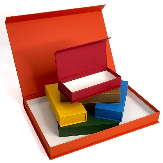 Коробка 375×255×38 мм на текстурированной бумаге