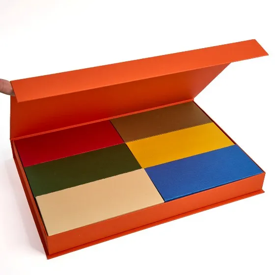 Комплект коробок «Книжка с магнитным клапаном» на дизайнерской бумаге