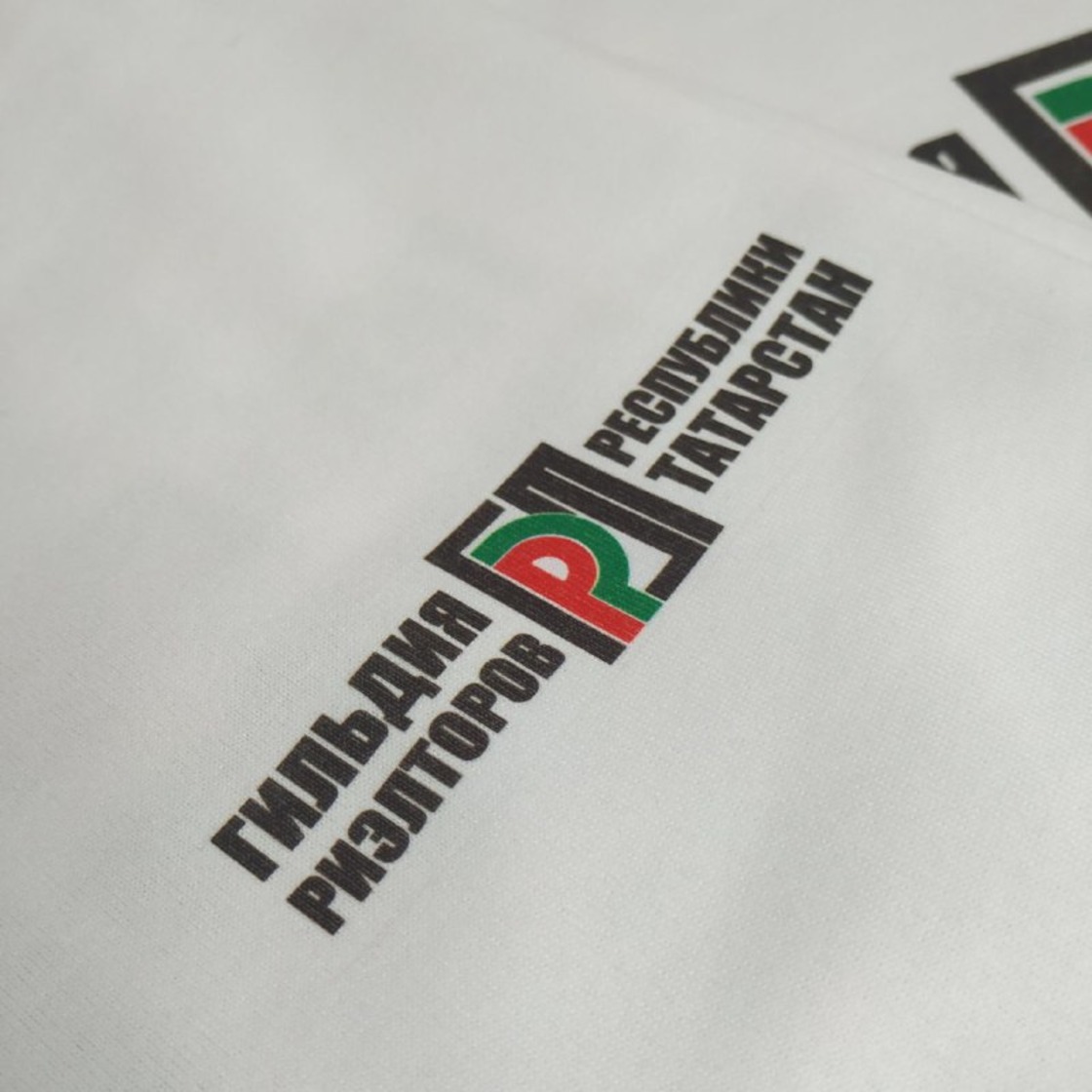 Футболка с логотипом компании – хороший рекламный ход