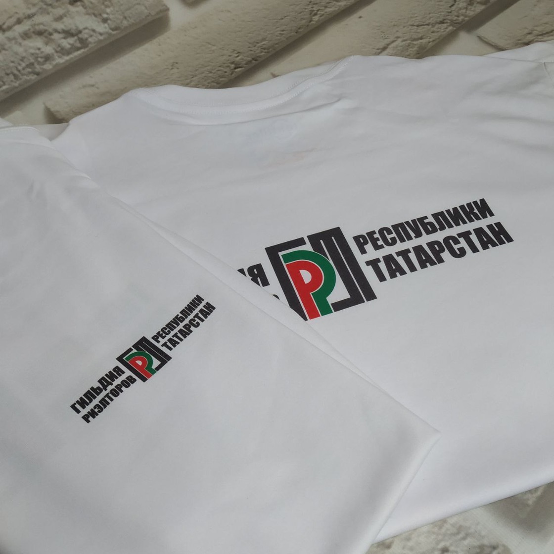 Футболка с логотипом компании – хороший рекламный ход