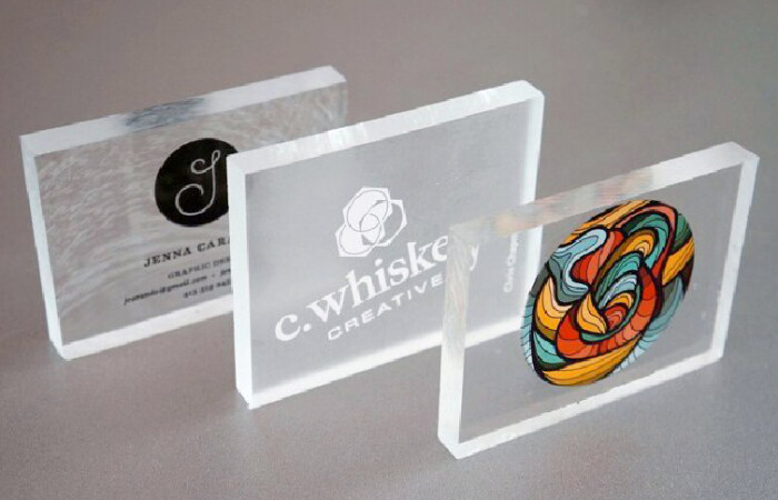 Резка и УФ печать на акриле