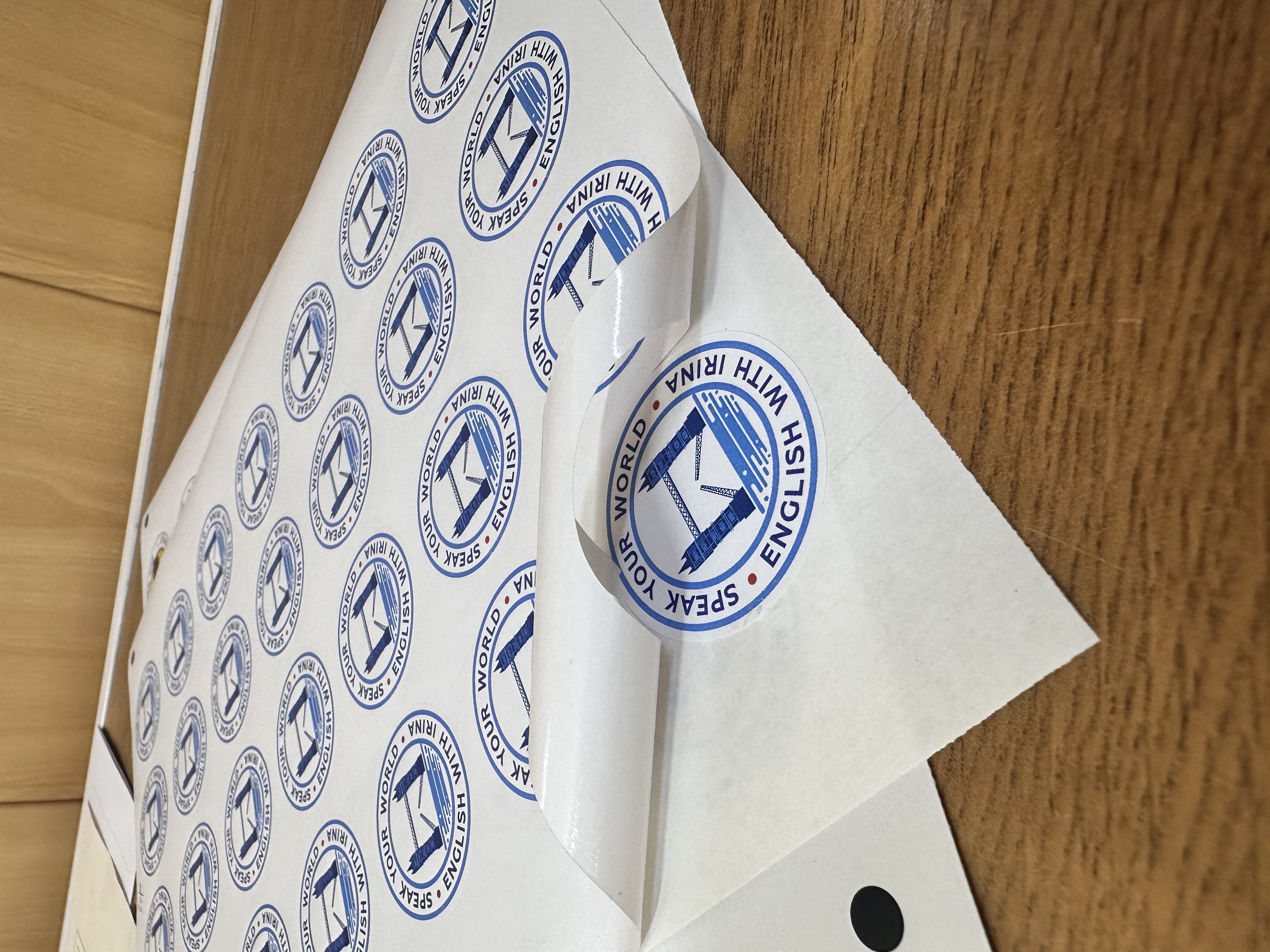 Наклейки с контурной резкой (в листах Adestor) Наклейки с контурной резкой (в листах Adestor)