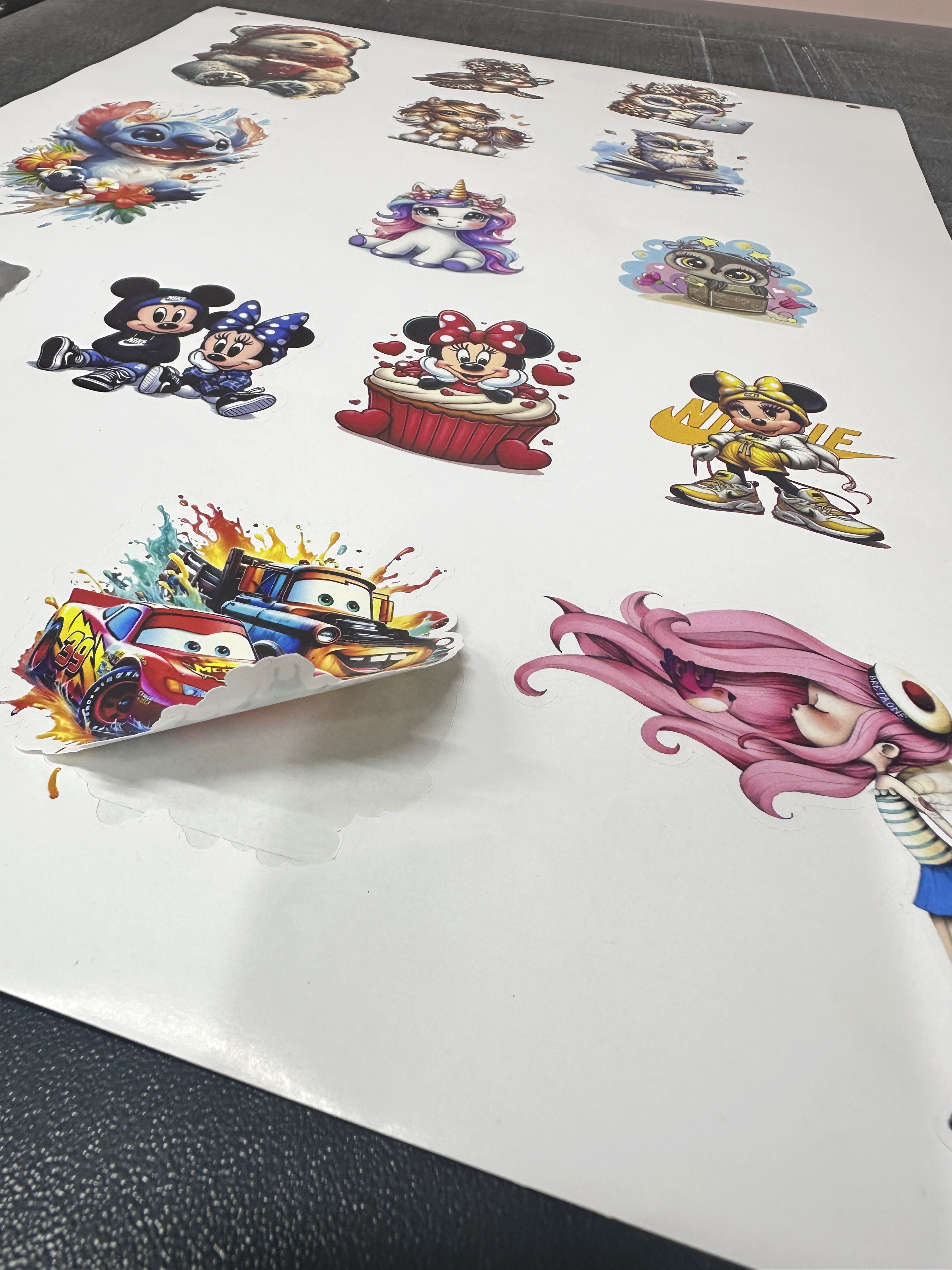 Наклейки фигурные с контурной резкой (в листах Adestor)