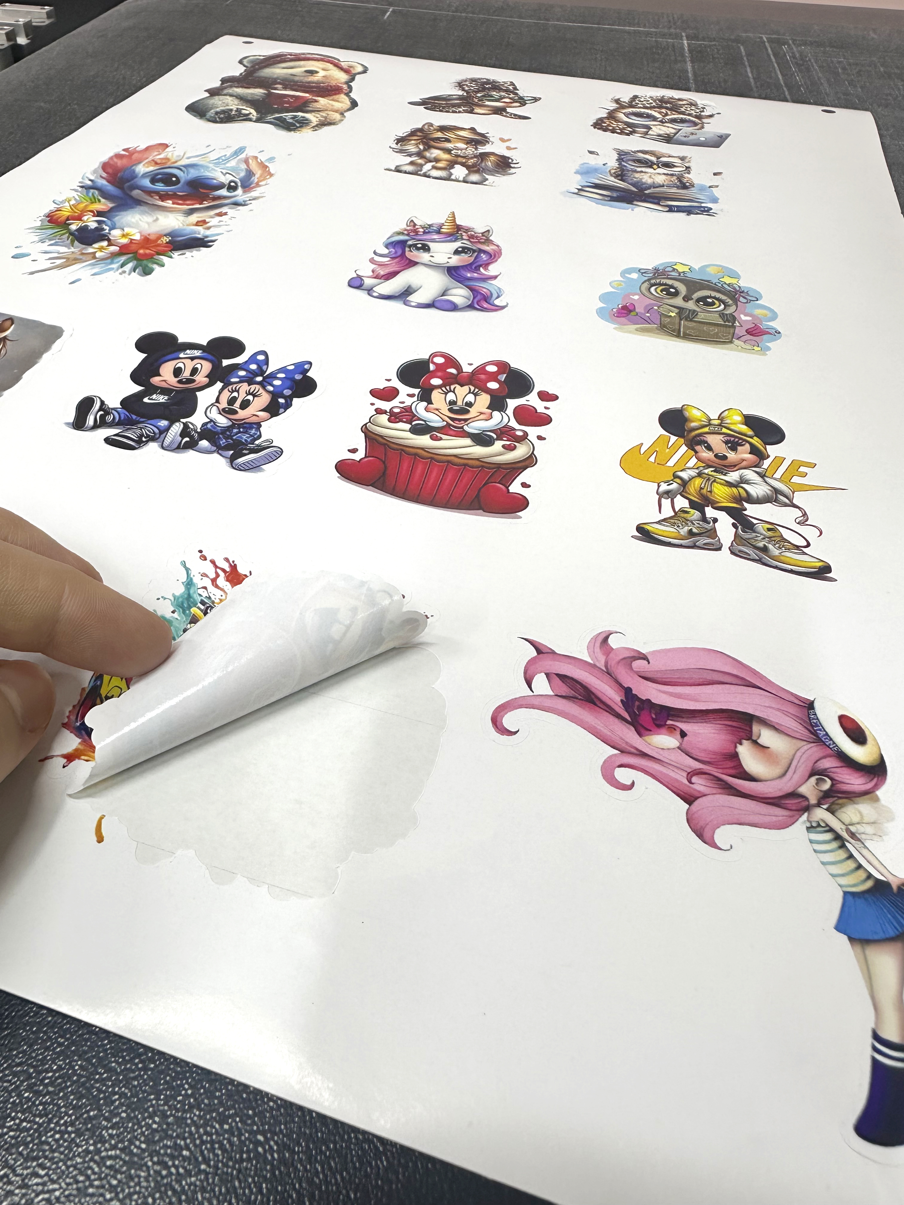 Наклейки фигурные с контурной резкой (в листах Adestor)