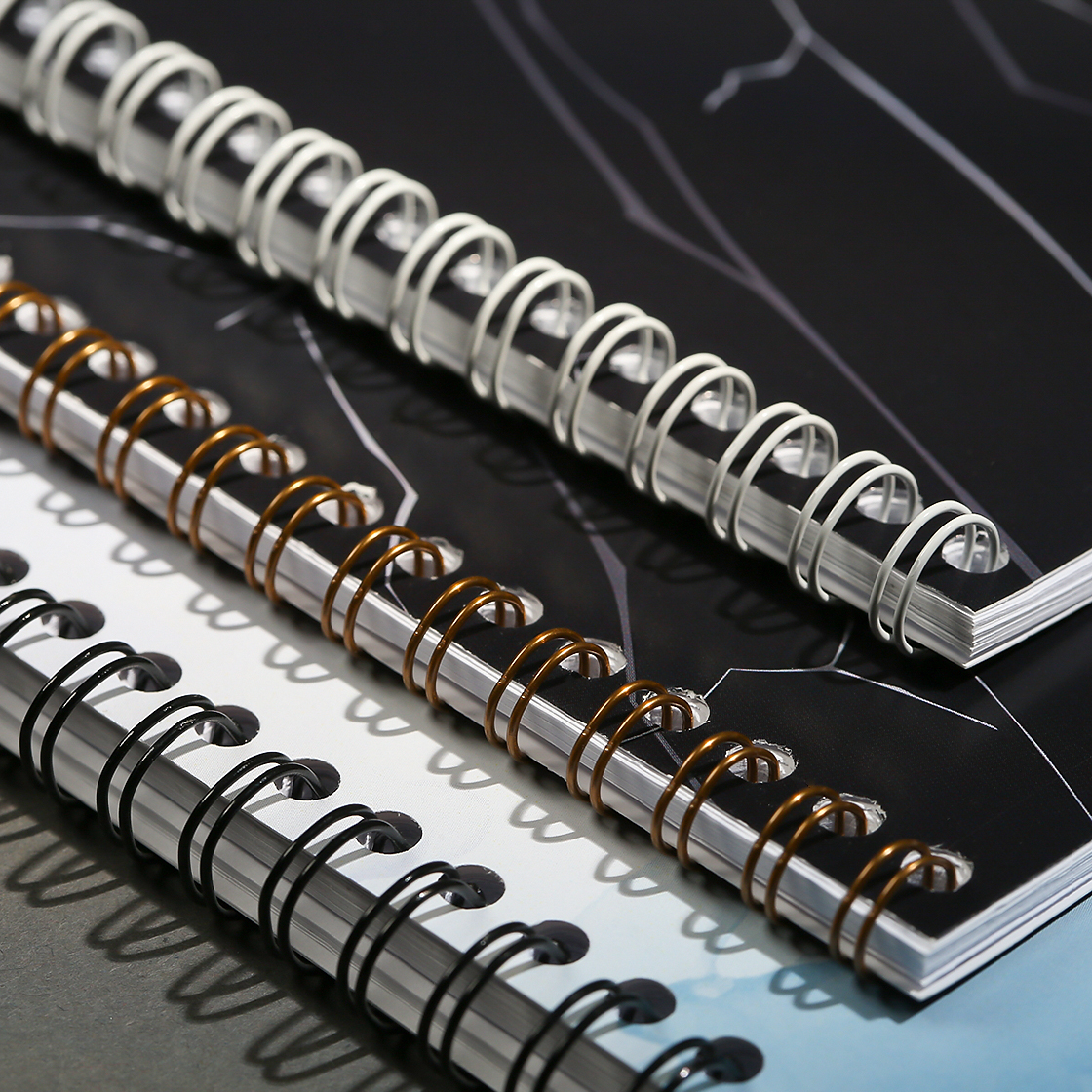 Блокнот на пружине (белые листы внутри)