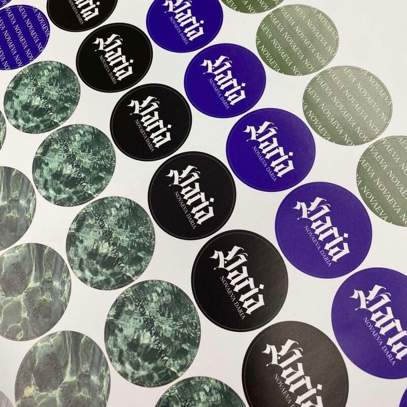 Печать фигурных наклеек