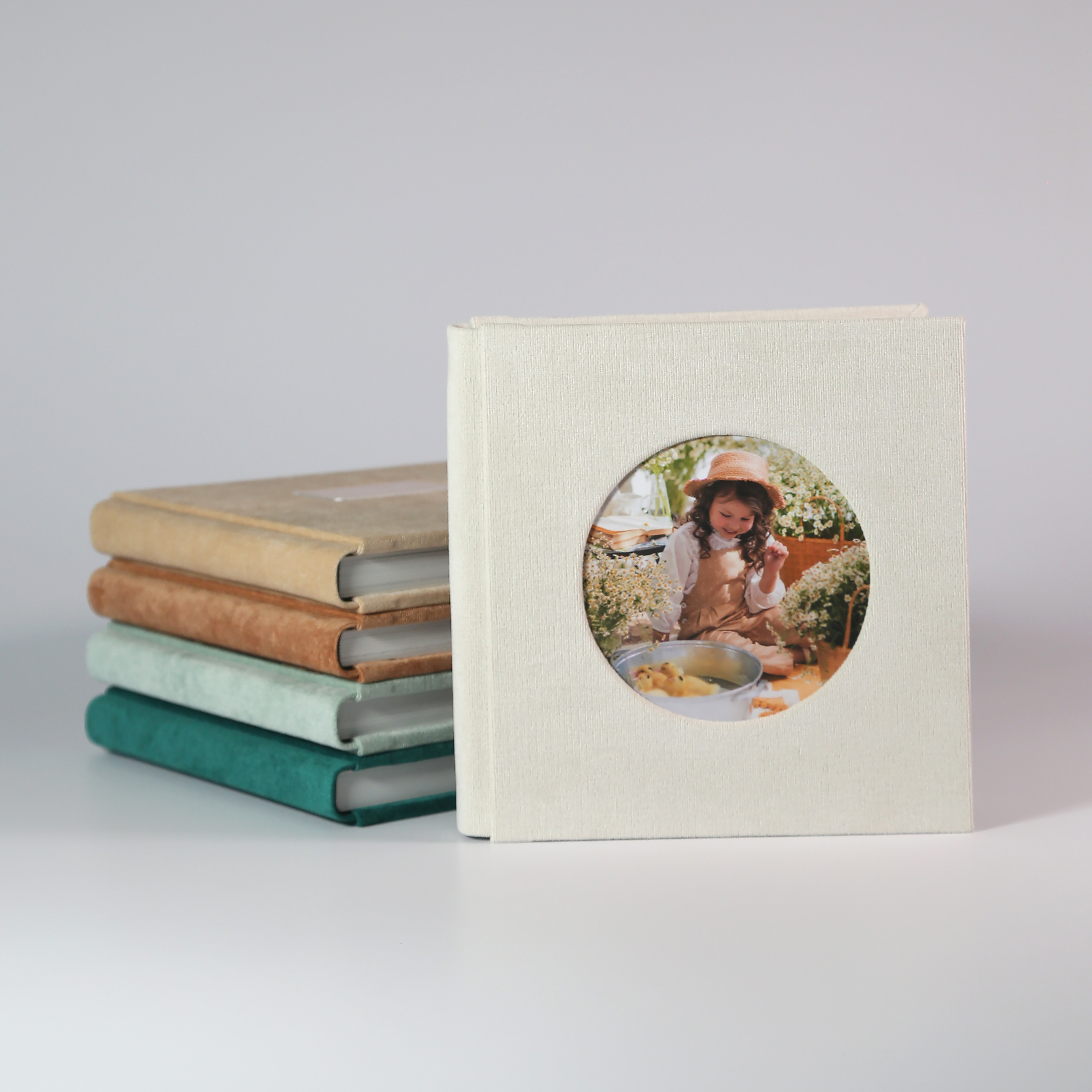 Детская фотокнига в ткани с фотовставкой Детская фотокнига в ткани с фотовставкой