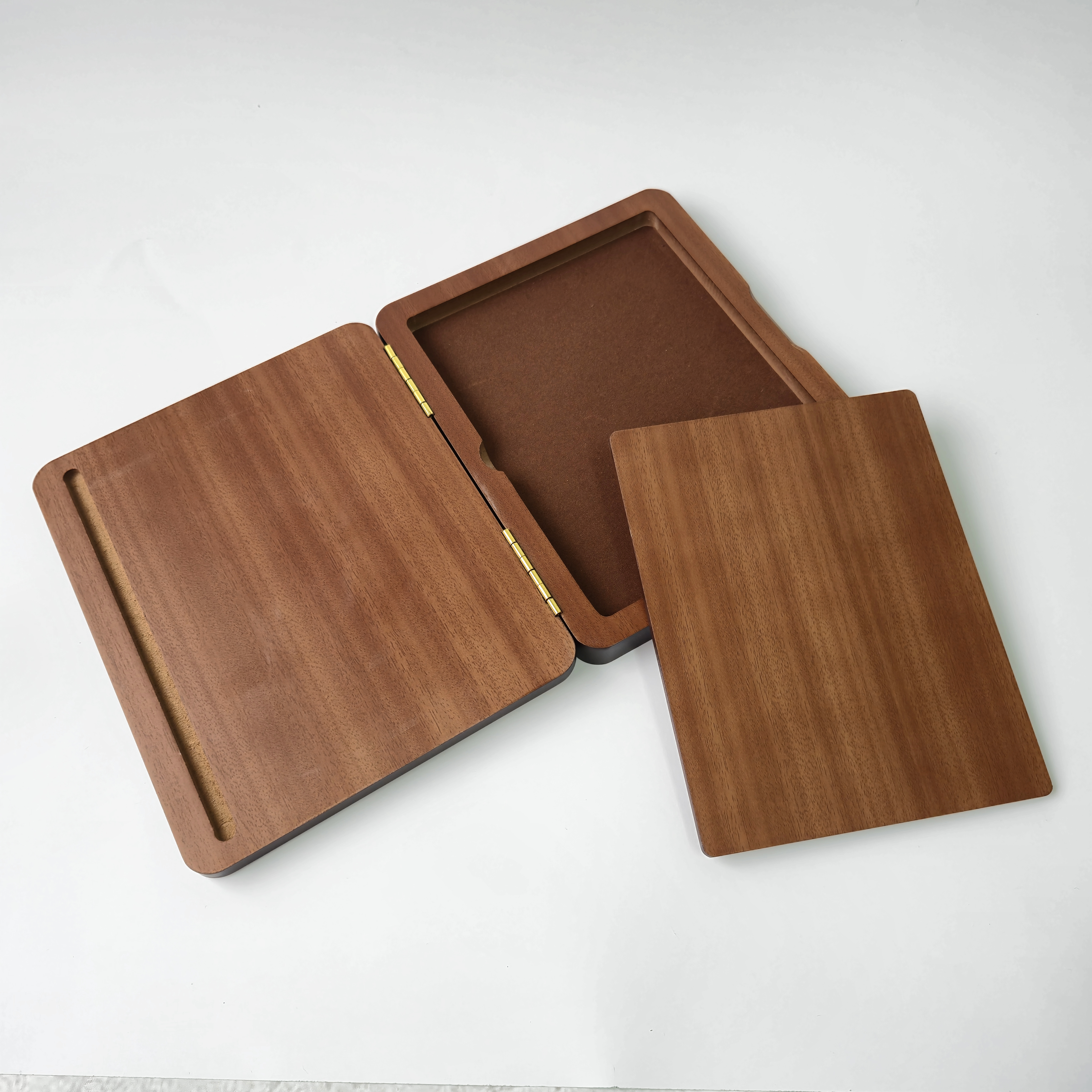 Плакетки в футляре из дерева Плакетки в футляре из дерева