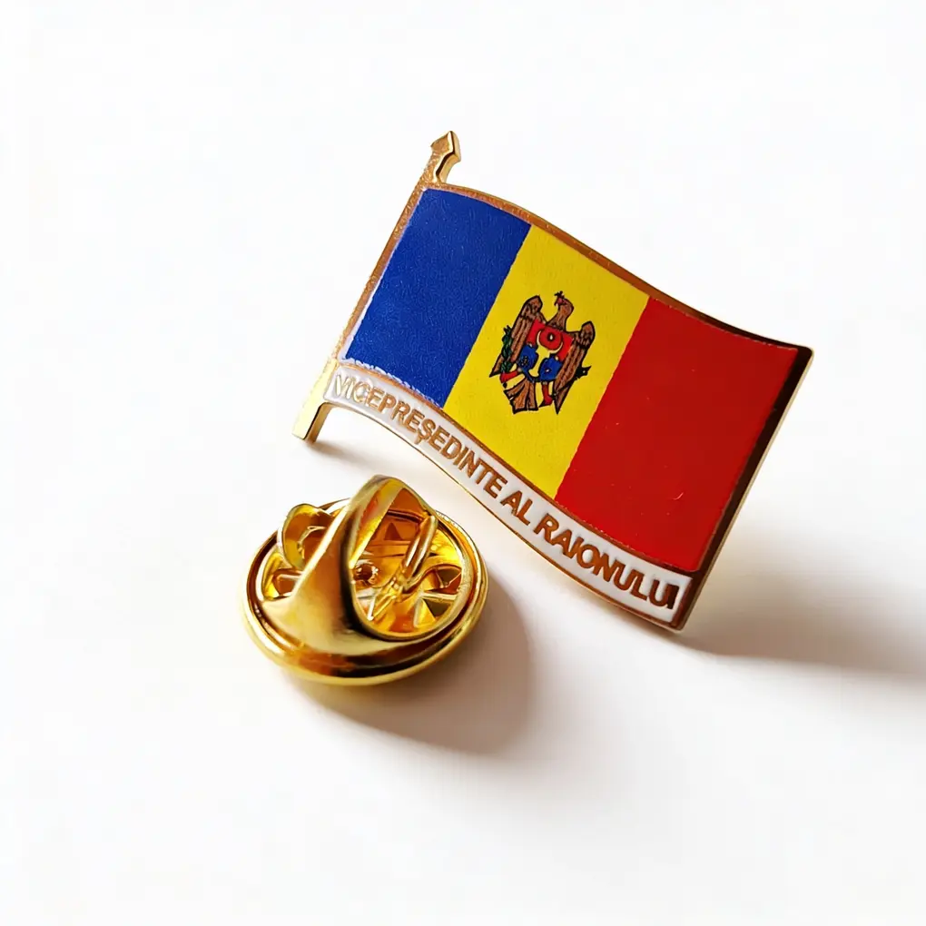 Insigna de rever cu simbolurile de stat