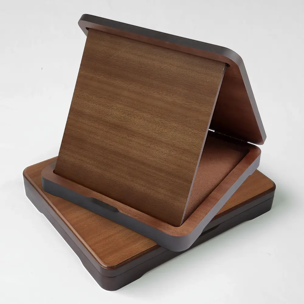 Плакетки в футляре из дерева Плакетки в футляре из дерева