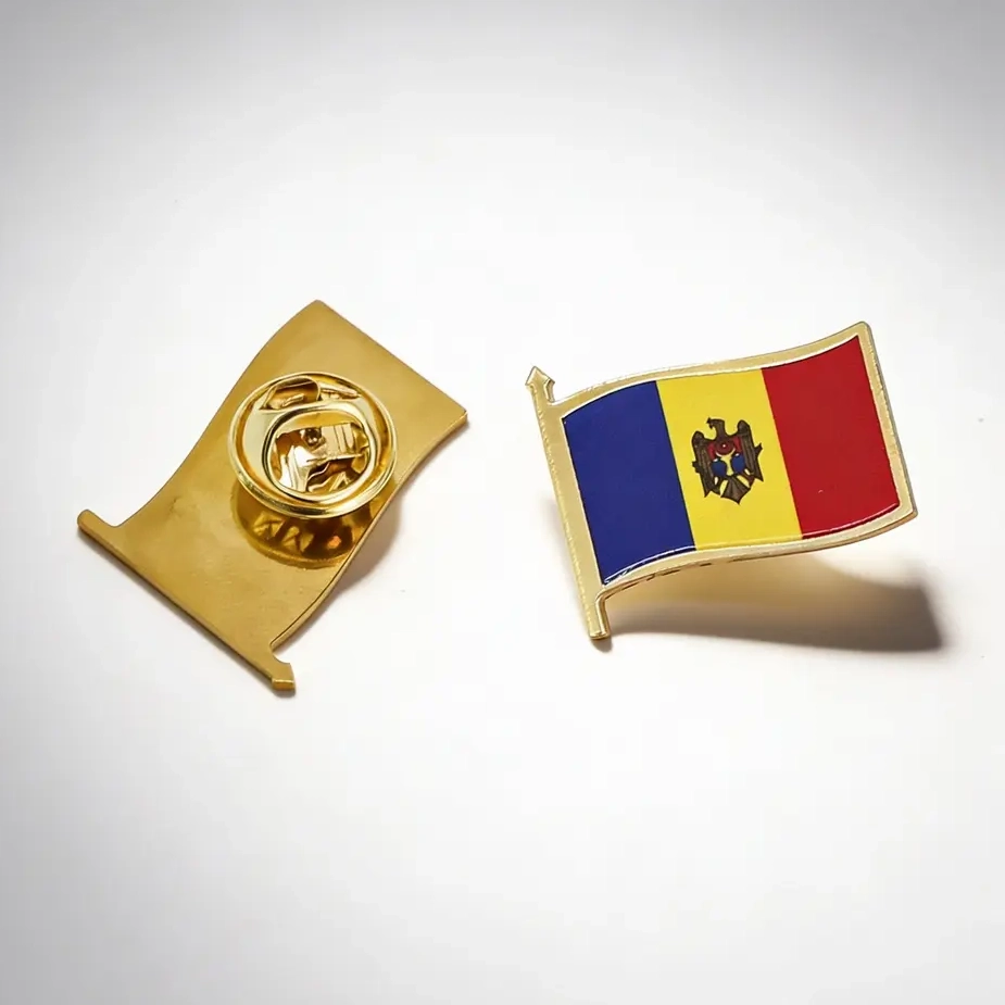 Insigna de rever cu simbolurile de stat