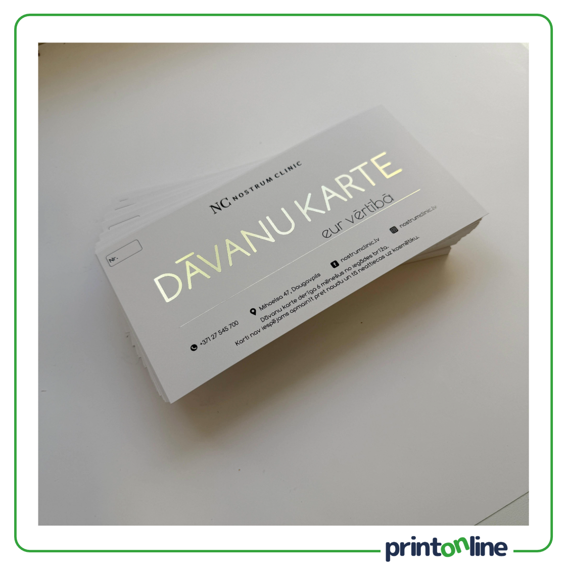Pastkarte ar selektīvo folijas spiedogu